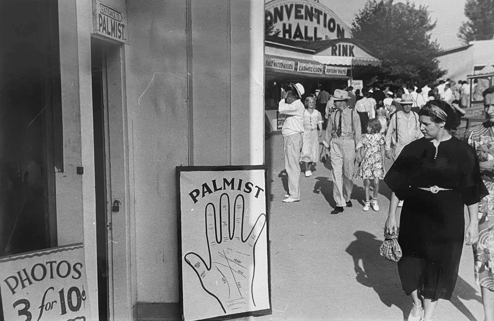 Ben Shahn, Scene at Buckeye Lake Amusement Park, near Columbus, Ohio , 1938