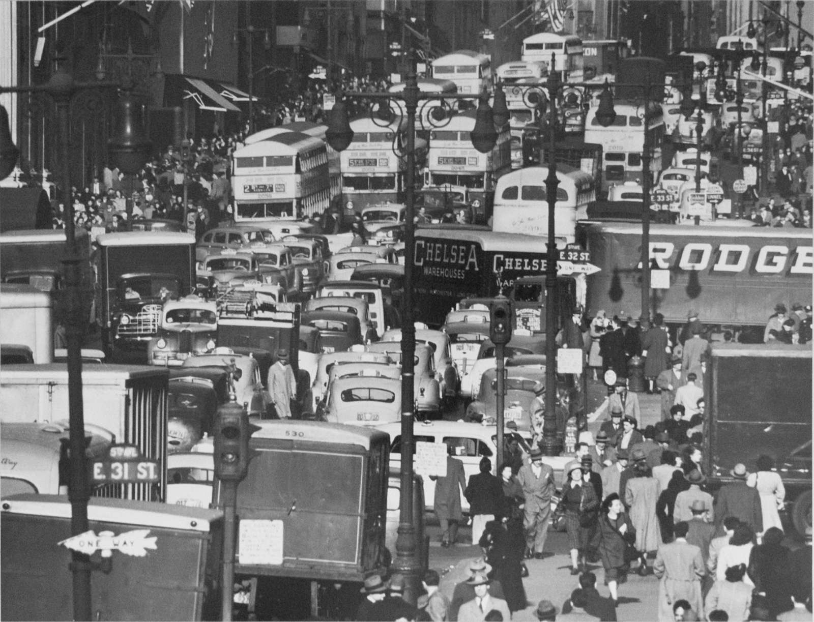 Andreas Feininger, Traffic on 5th Avenue, New York City, 1948