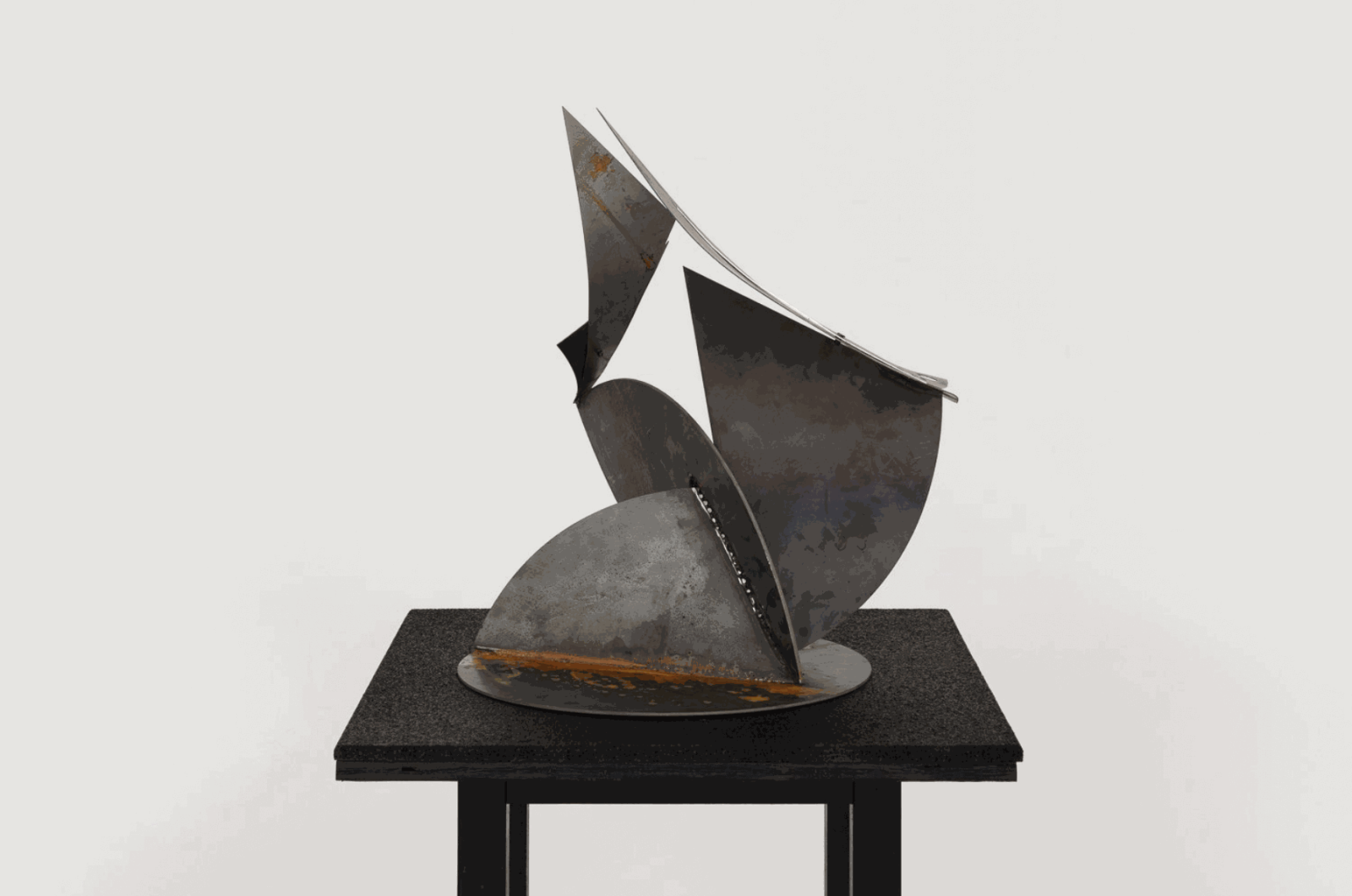 Ro Robertson, 'Holder Up II', 2025. Welded and riveted steel sculpture, oil paint and sea water, 138 x 105 x 240 cm. Courtesy of the artist and Maximillian William