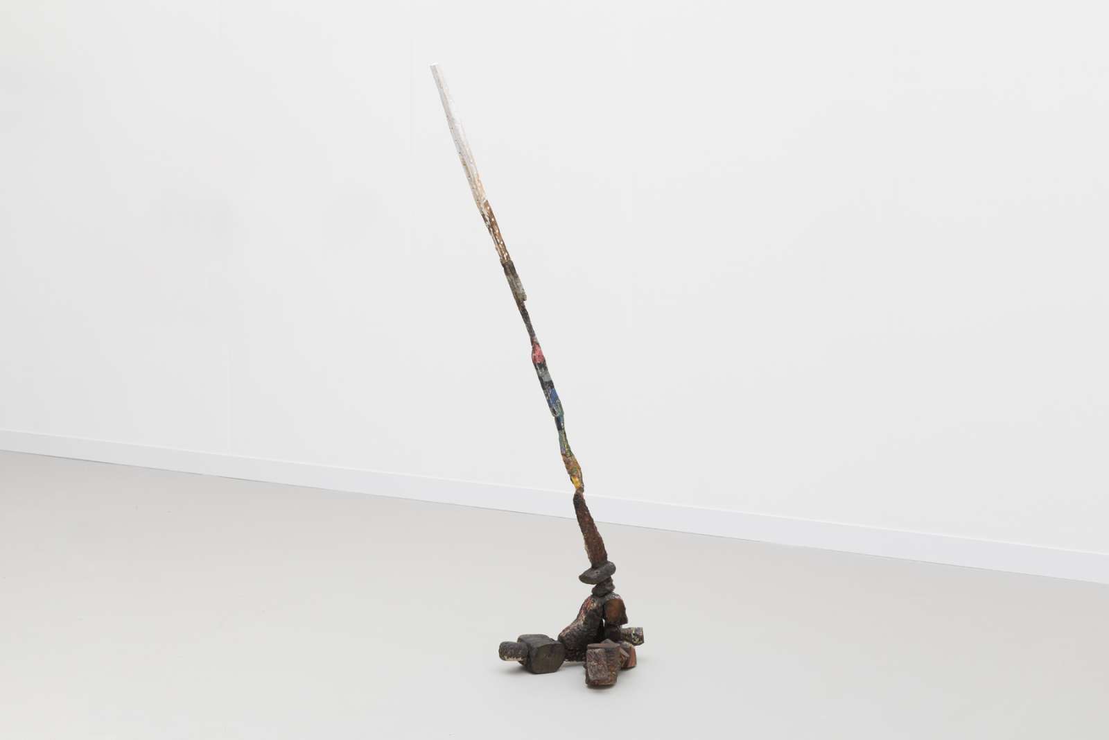 Anderson Borba, 'Elf Arrow', 2024, Wood, paper, plaster, wood stain, oil pastel, transparent gesso, steel, 186 x 35 x 40 cm. Courtesy of the artist and The Approach, London. Photo: Michal Brzezinski