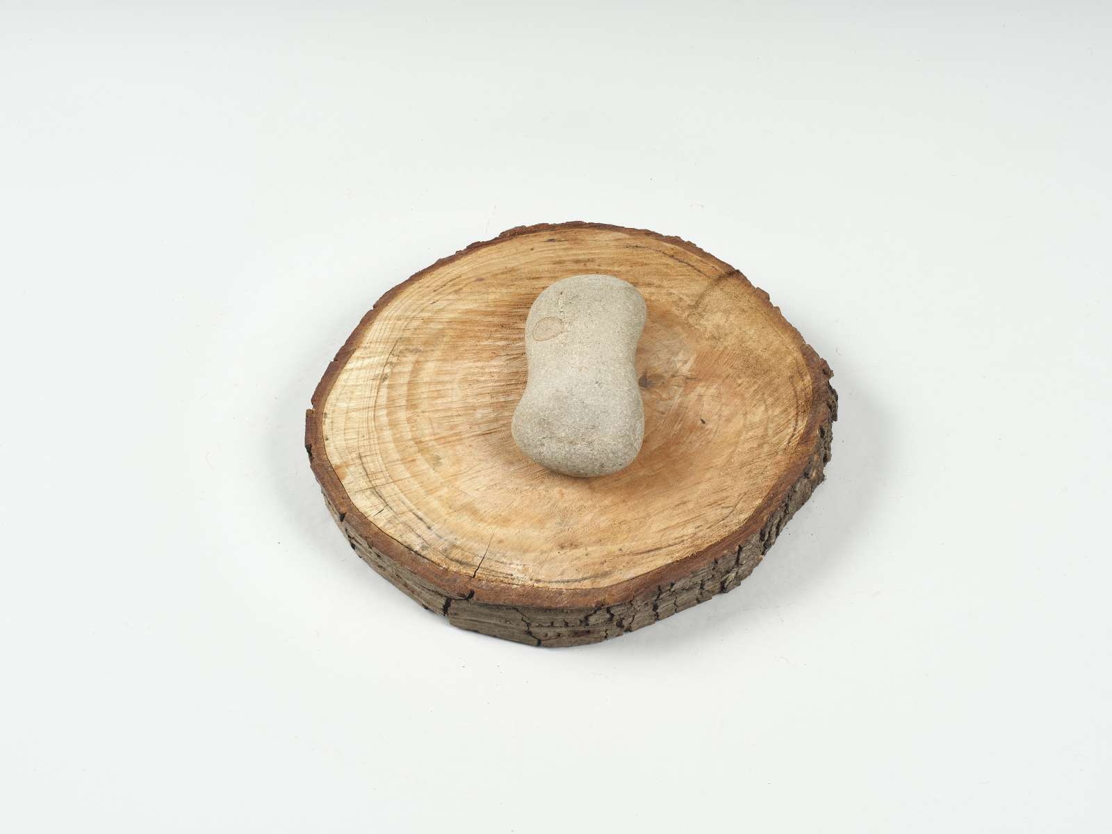 Claude Viallat, '2022/08018 - Tribute to LEE UFAN', 2022. Wood and pebble assemblage, diameter 34.9 cm. © Claude Viallat. Courtesy Ceysson & Bénétière. Photo: Studio Rémi Villaggi.