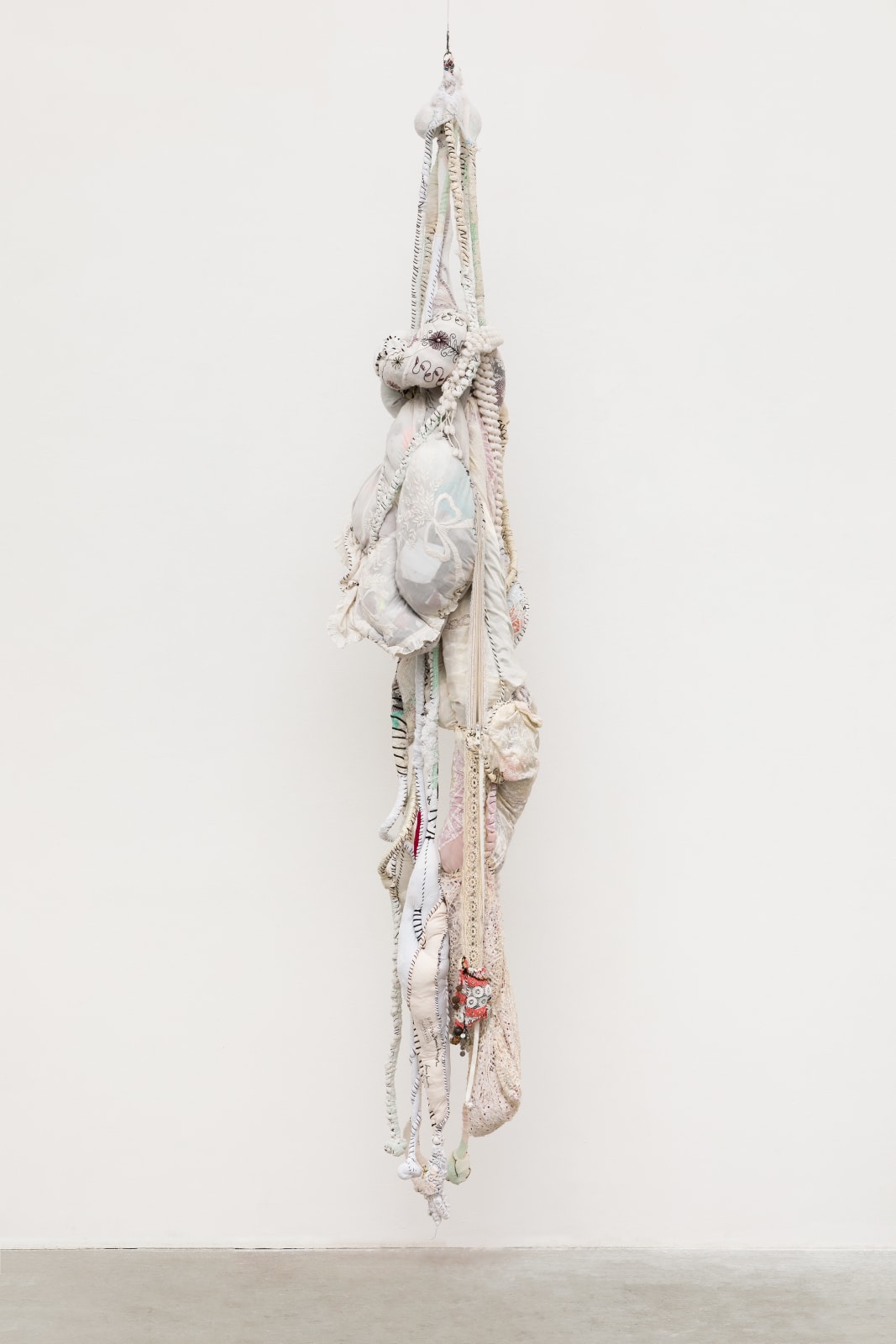 Sonia Gomes, O silêncio da cor, 2019