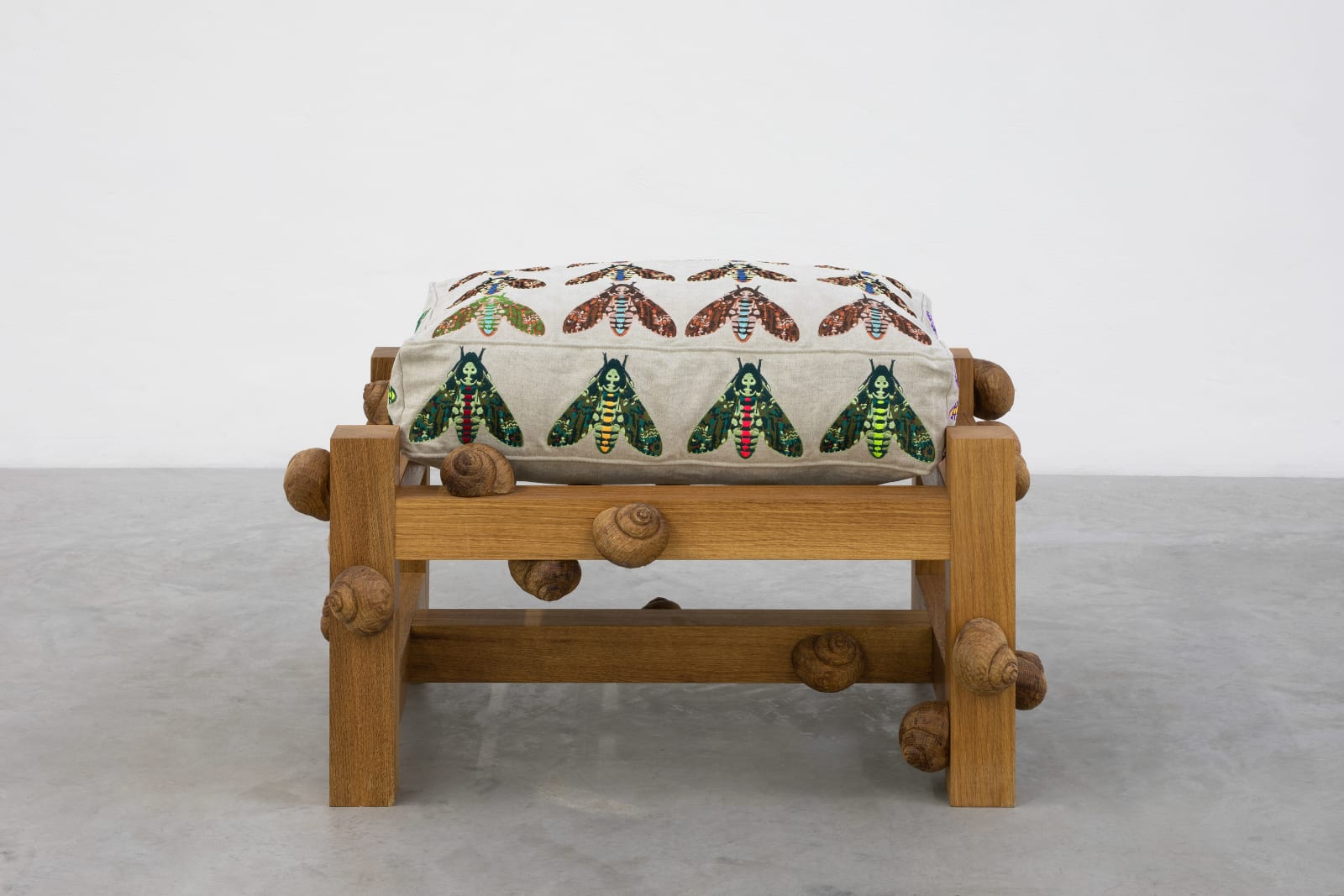 Daniel Dewar & Grégory Gicquel, Oak bench with death head hawk moths and snails, 2021
