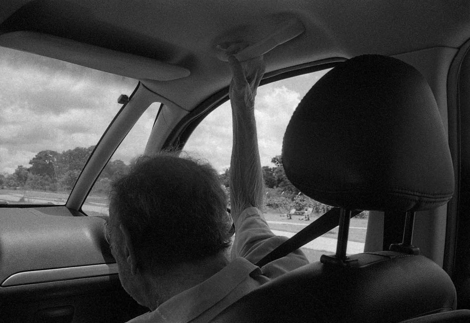 Mauro Restiffe, Pai se segurando, 2021