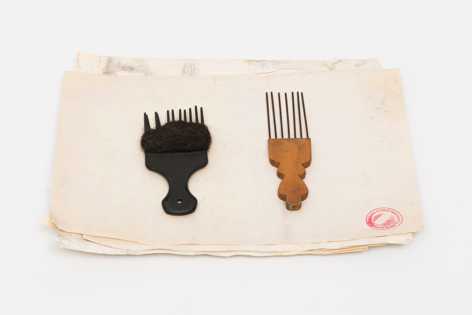 Paulo Nazareth, black power, da série afro comb, 2014