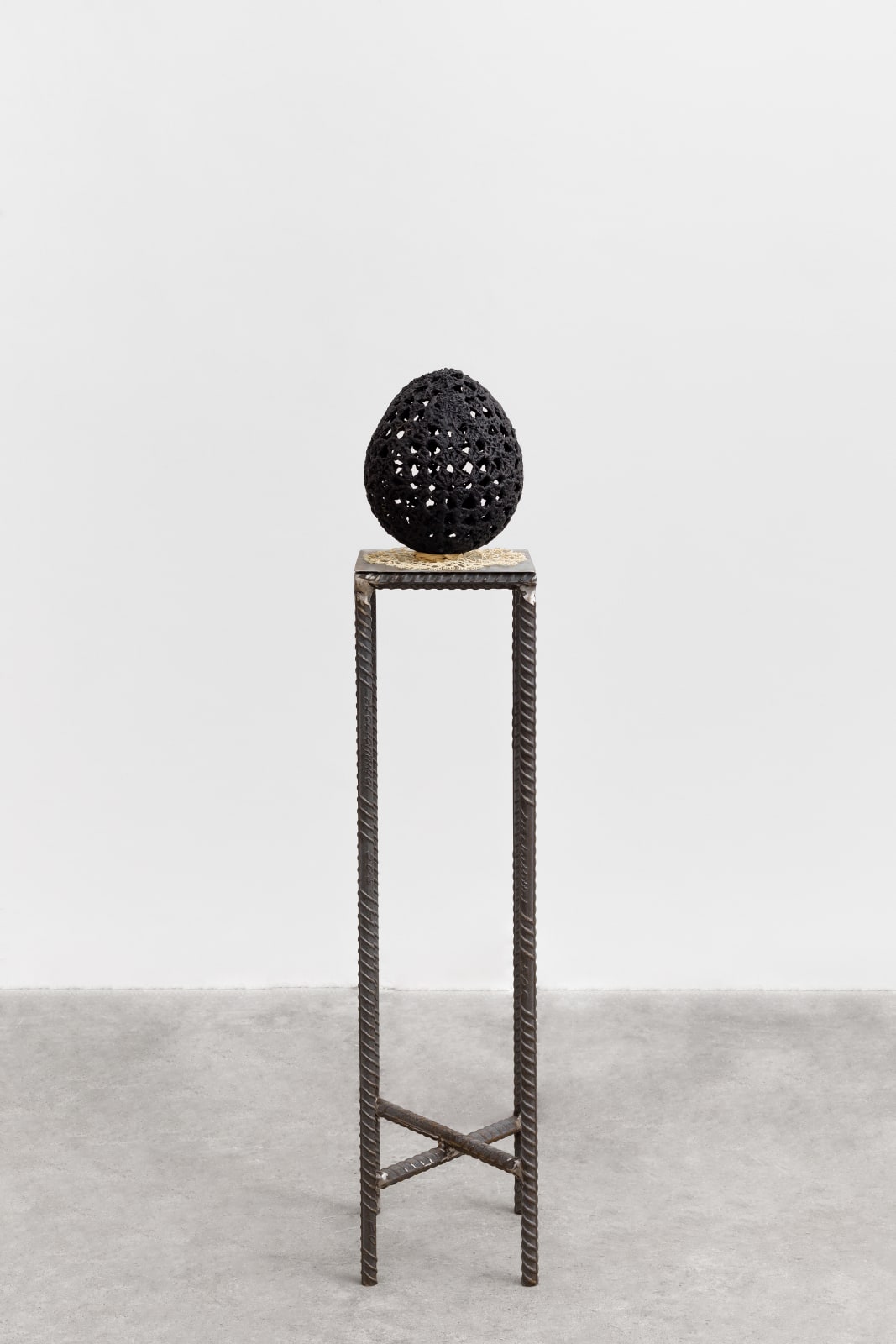 ektor garcia, ovo de crochê, 2024