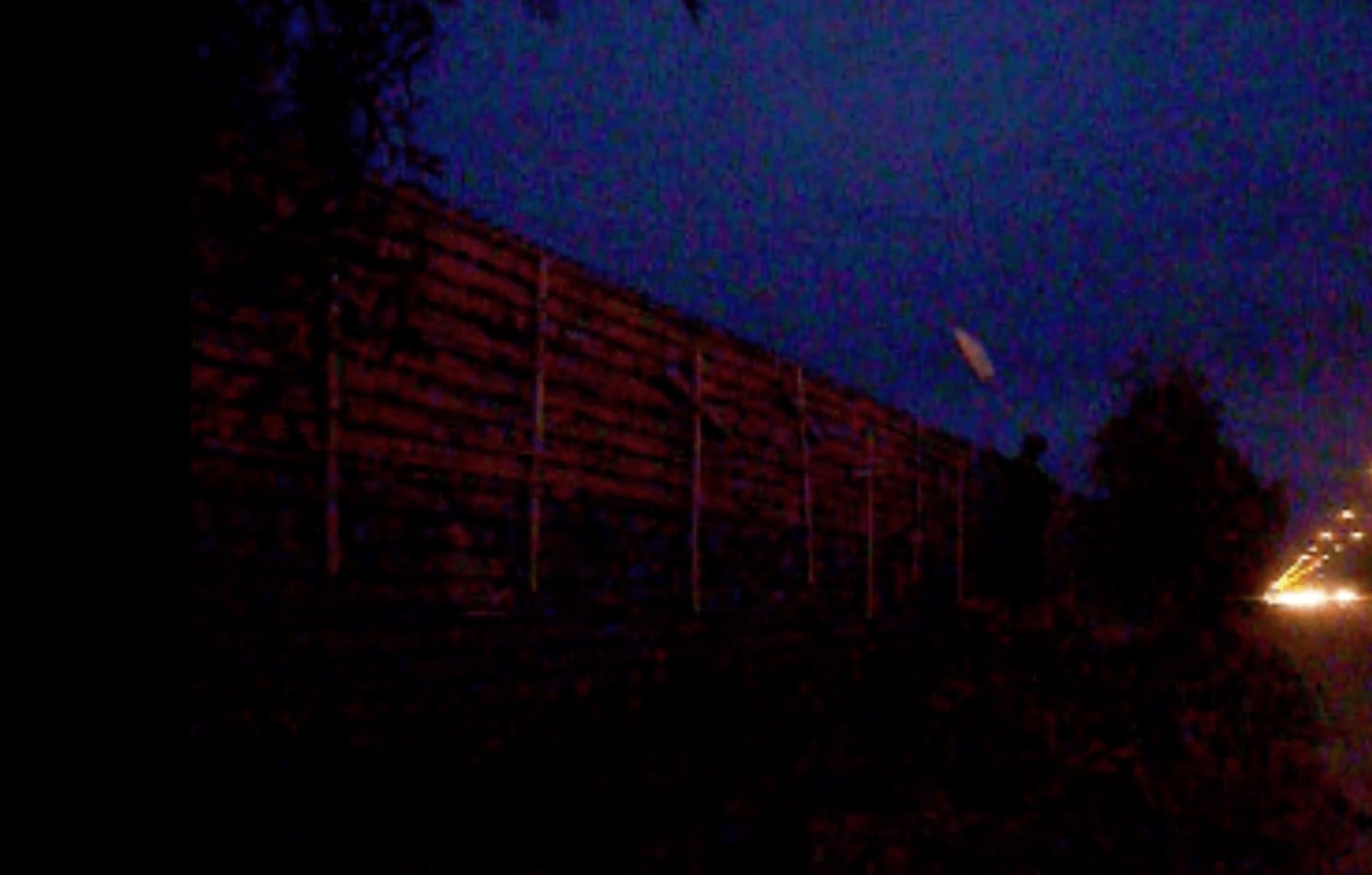 Paulo Nazareth, White flag, 2022