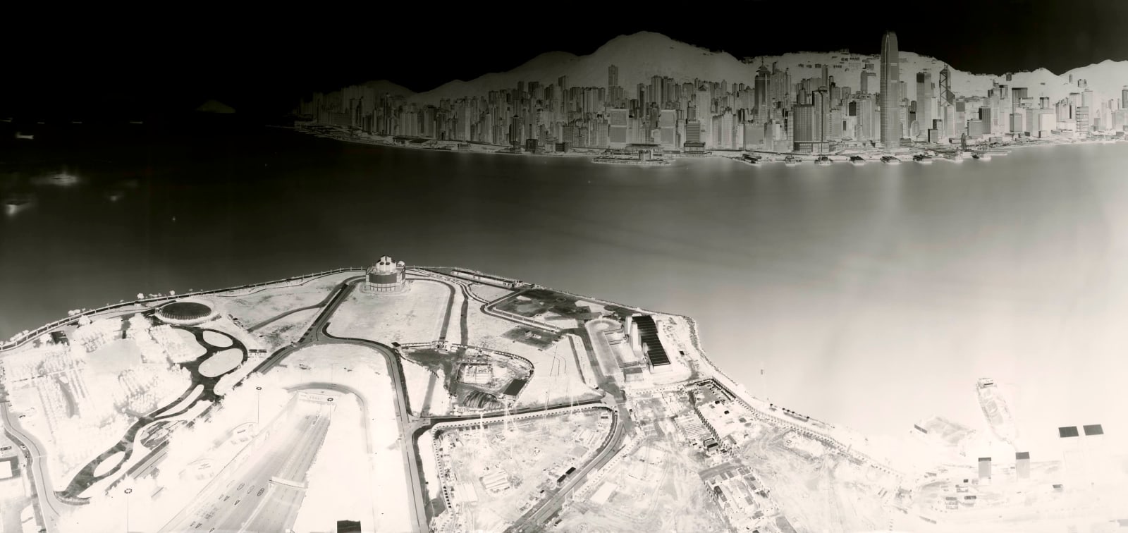 Shi Guorui, To See Hong Kong Island from Kowloon 9-10 July 2015 (SGRHK01), 2015