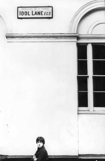 Robert Freeman, Paul McCartney in Idol Lane London. Appropriate setting and a chance encounter with the street name., 1964