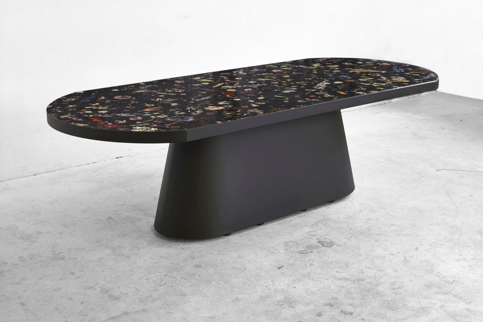 Marcin Rusak, Flora Table 274, 2018