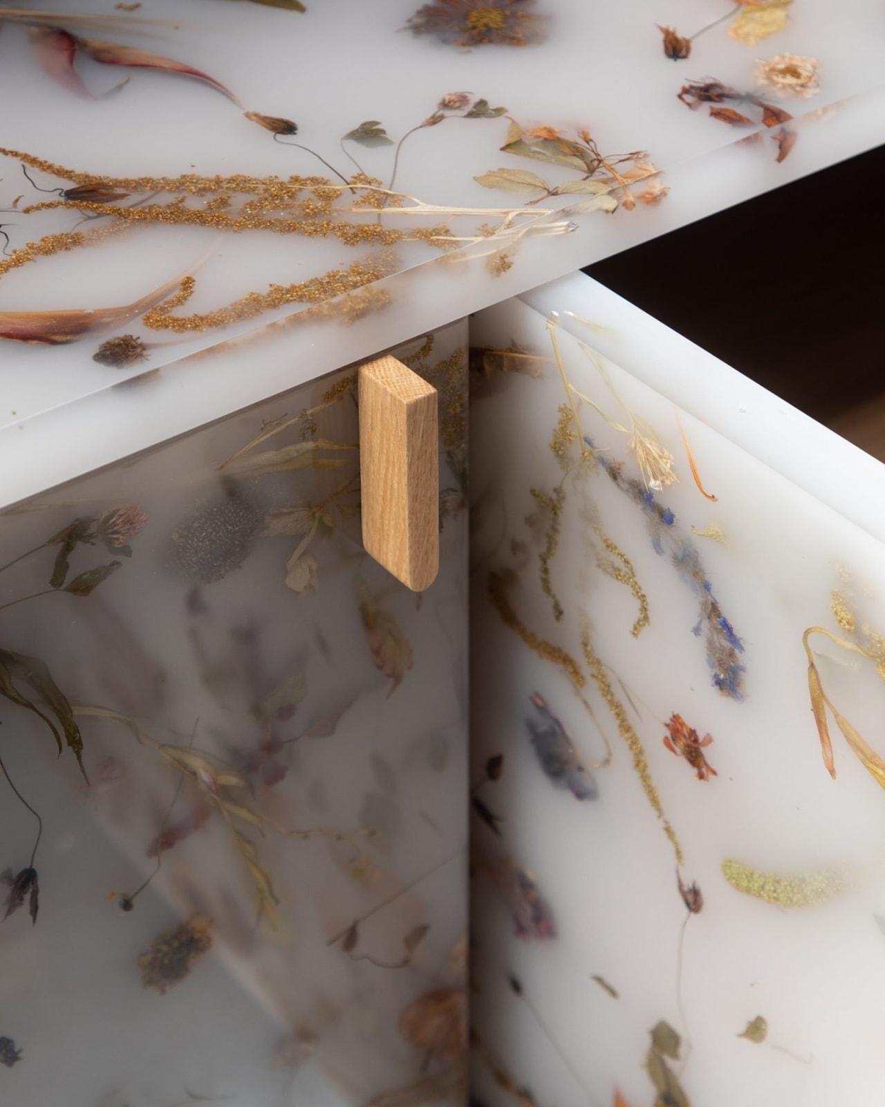 Marcin Rusak, Flora Credenza Misty White 276 Oak, 2025