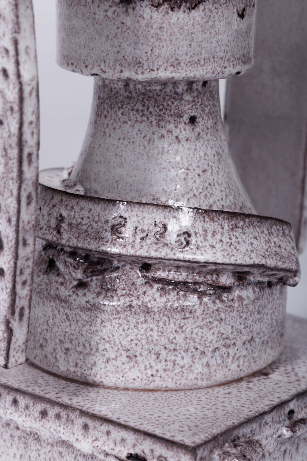 Giuseppe Ducrot, Pair of White Amphorae II, 2023