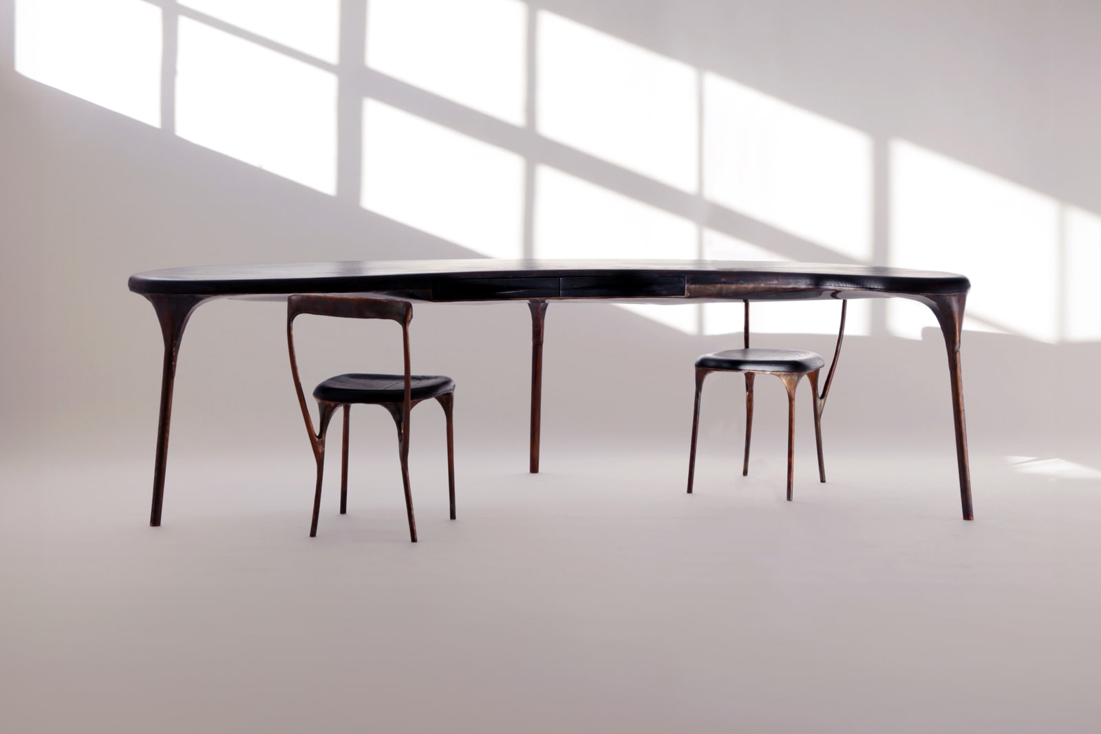 Valentin Loellmann, Round Desk, 2021