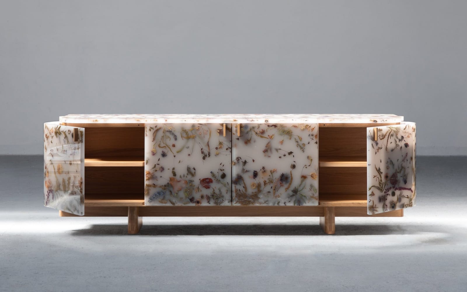 Marcin Rusak, Flora Credenza Misty White 276 Oak, 2025