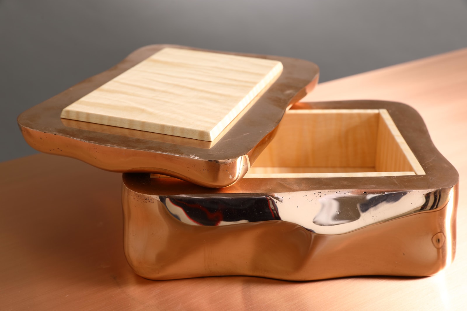 François Corbeau, Bronze Ronde-Bosse Box, 2019