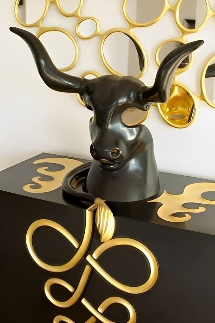 Hubert Le Gall, Taureau Cabinet, 2021