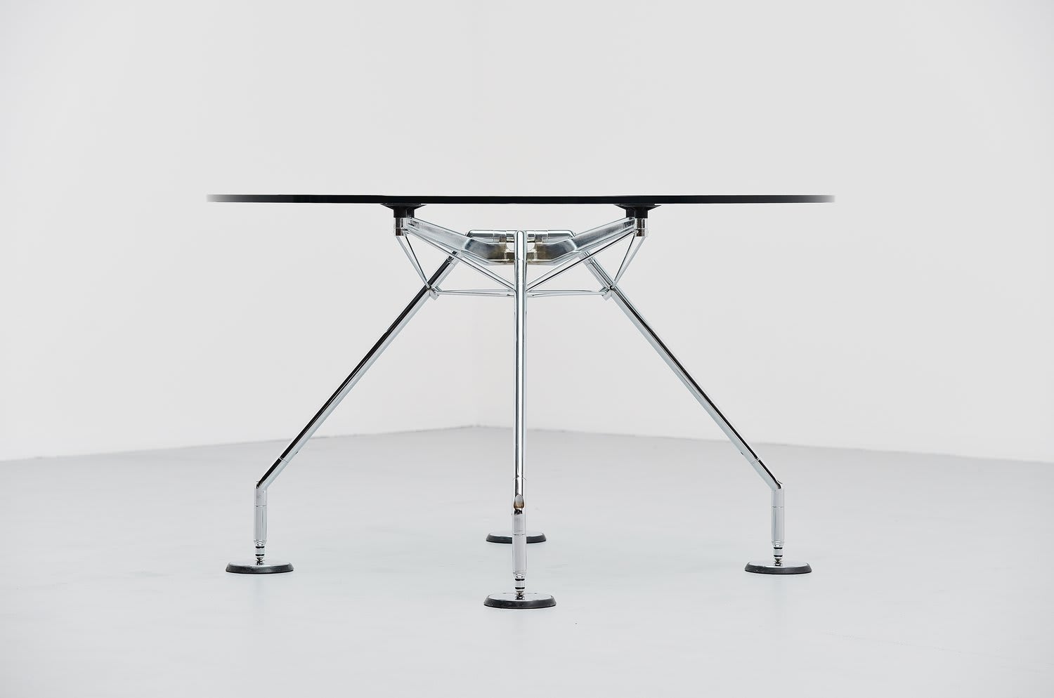 Norman Foster Nomos table 1987 3812 Gallery