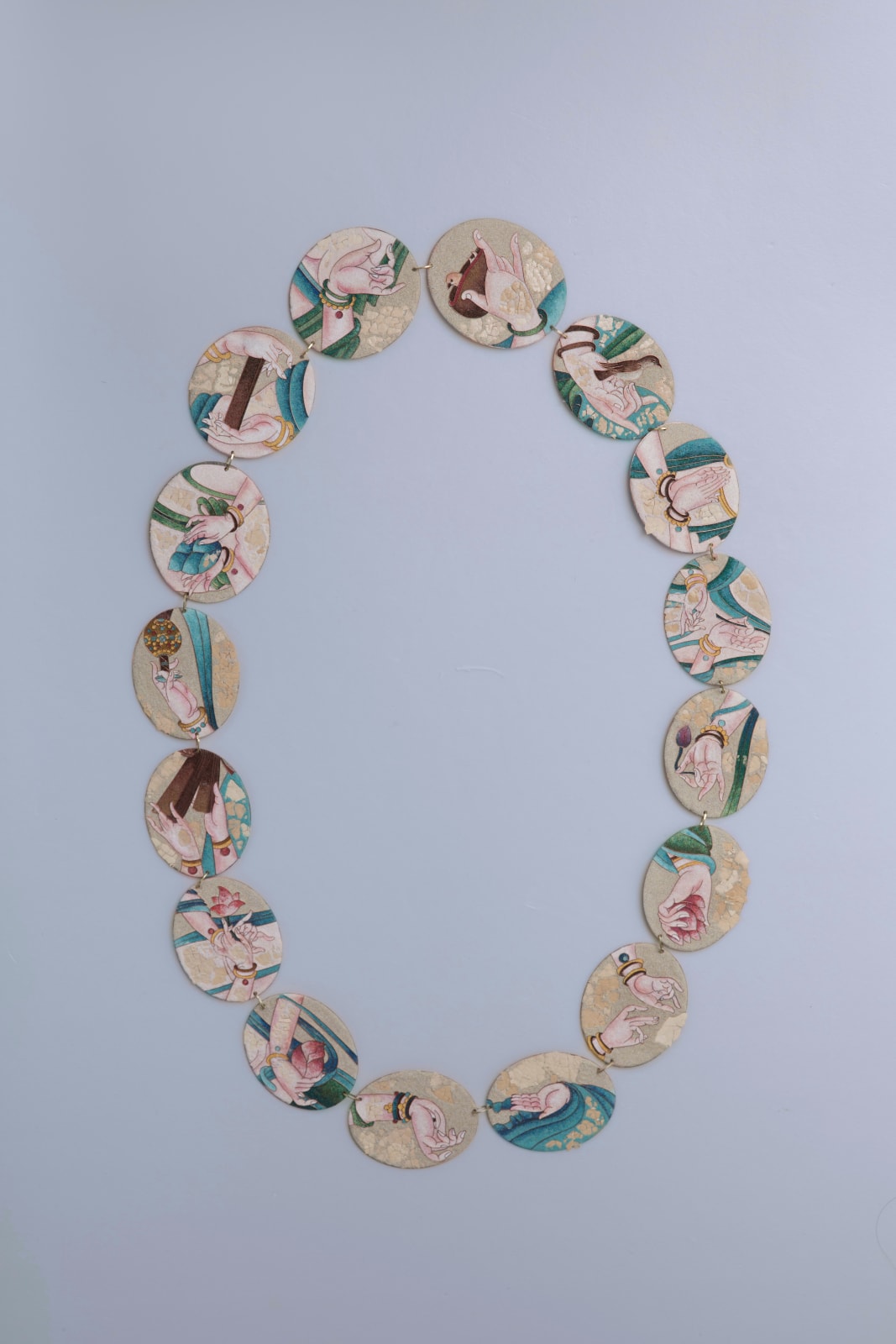 Yingqi Guan 管管, HAND II (Necklace), 2023