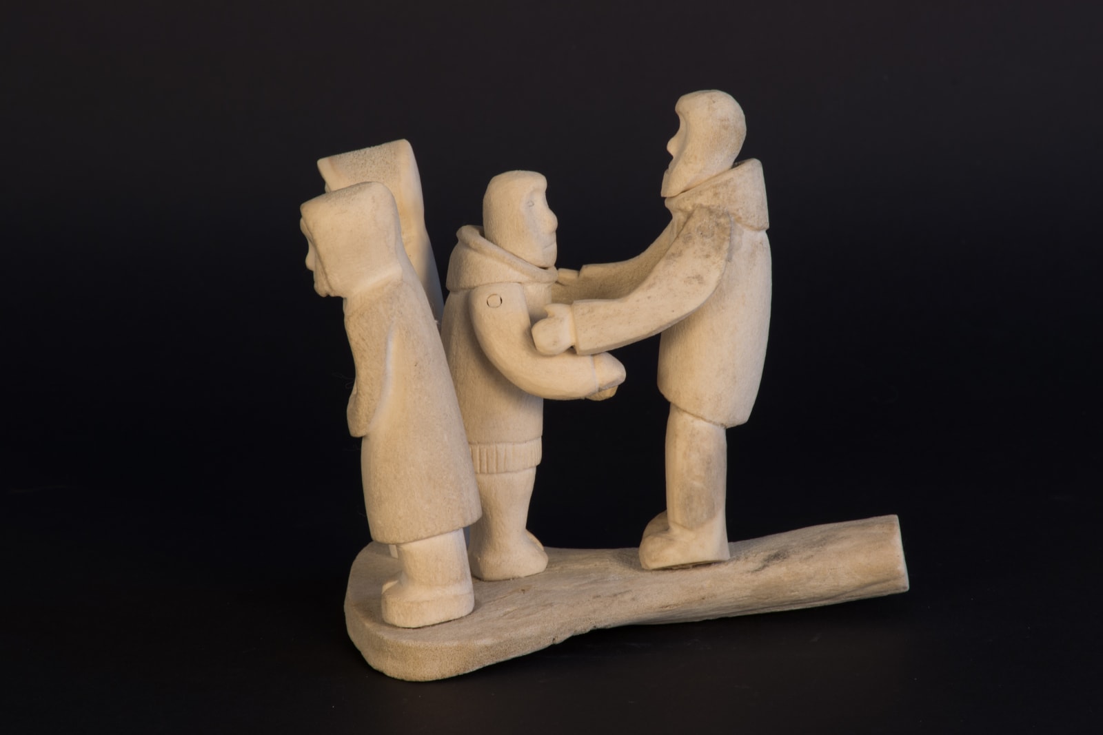 Martha Ikiperiak Eekerkik, Family / famille, ca. 1975