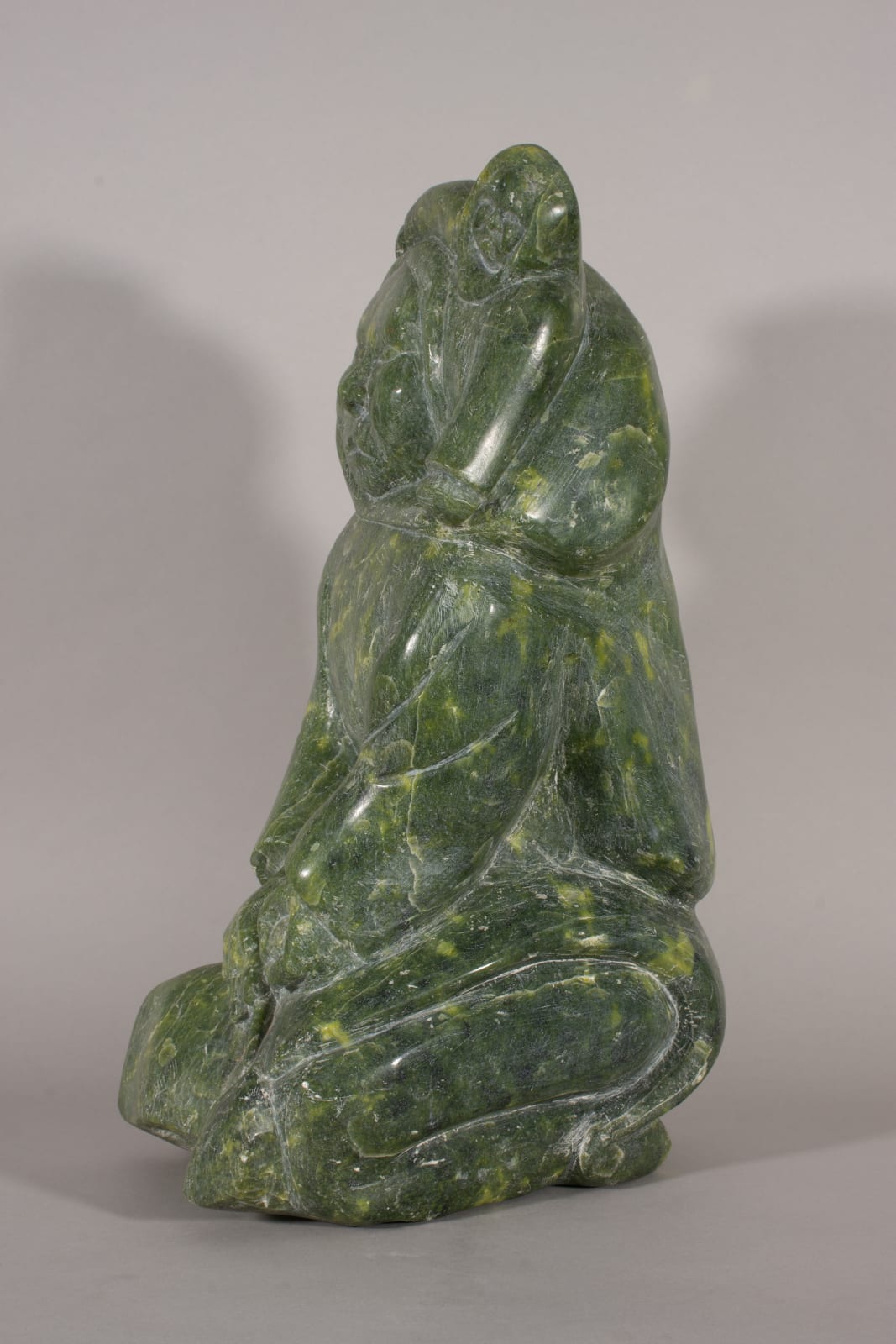 Osuitok Ipeelee, Kneeling Mother & Child / Mère et enfant à genoux, ca. 1975