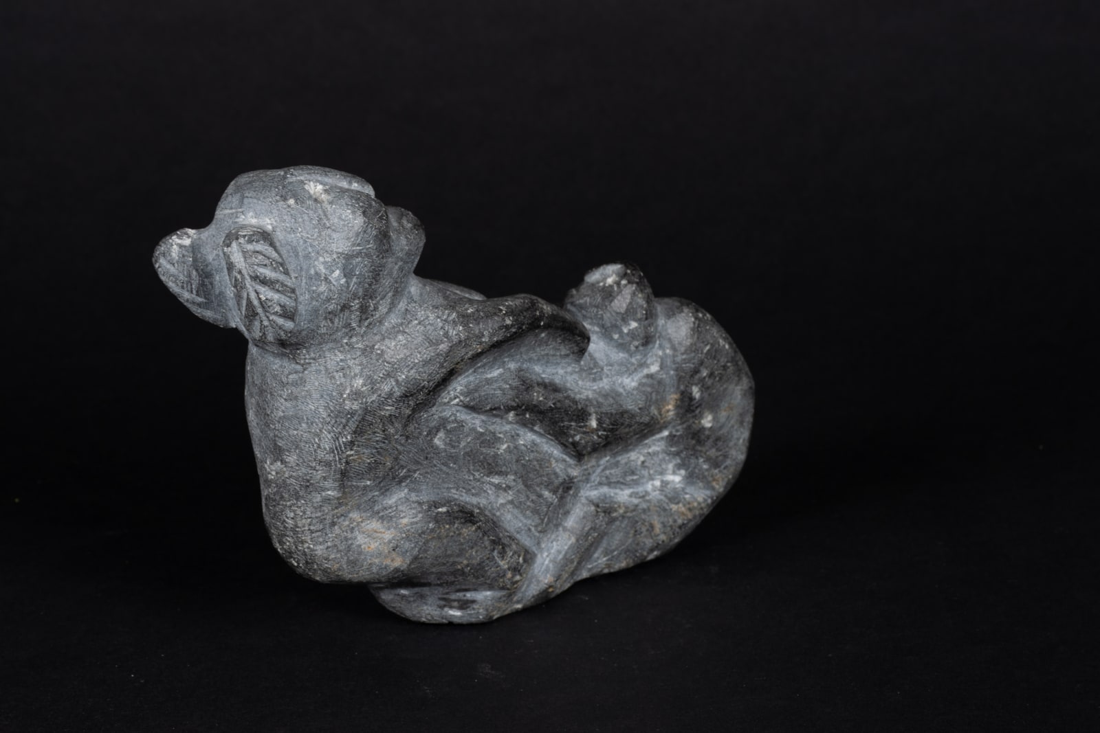 Elizabeth Nutaraaluk Aulatjut, Mother & Child / mere et enfant, ca. 1985