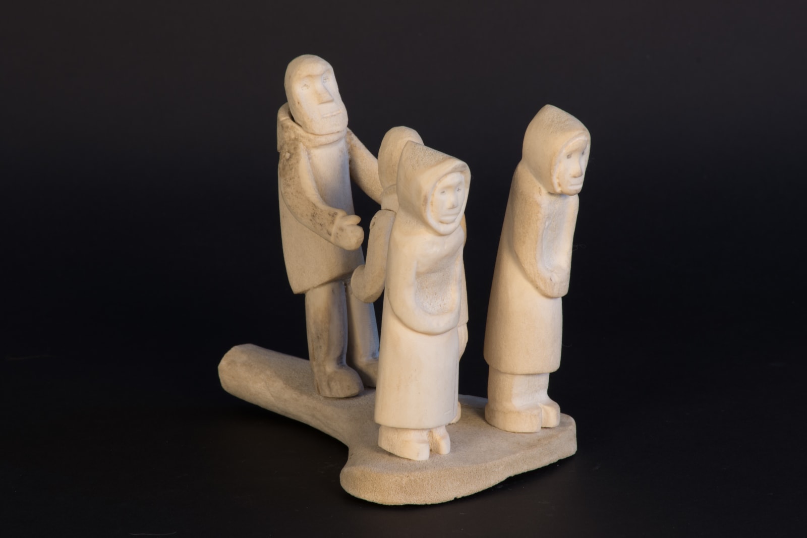 Martha Ikiperiak Eekerkik, Family / famille, ca. 1975