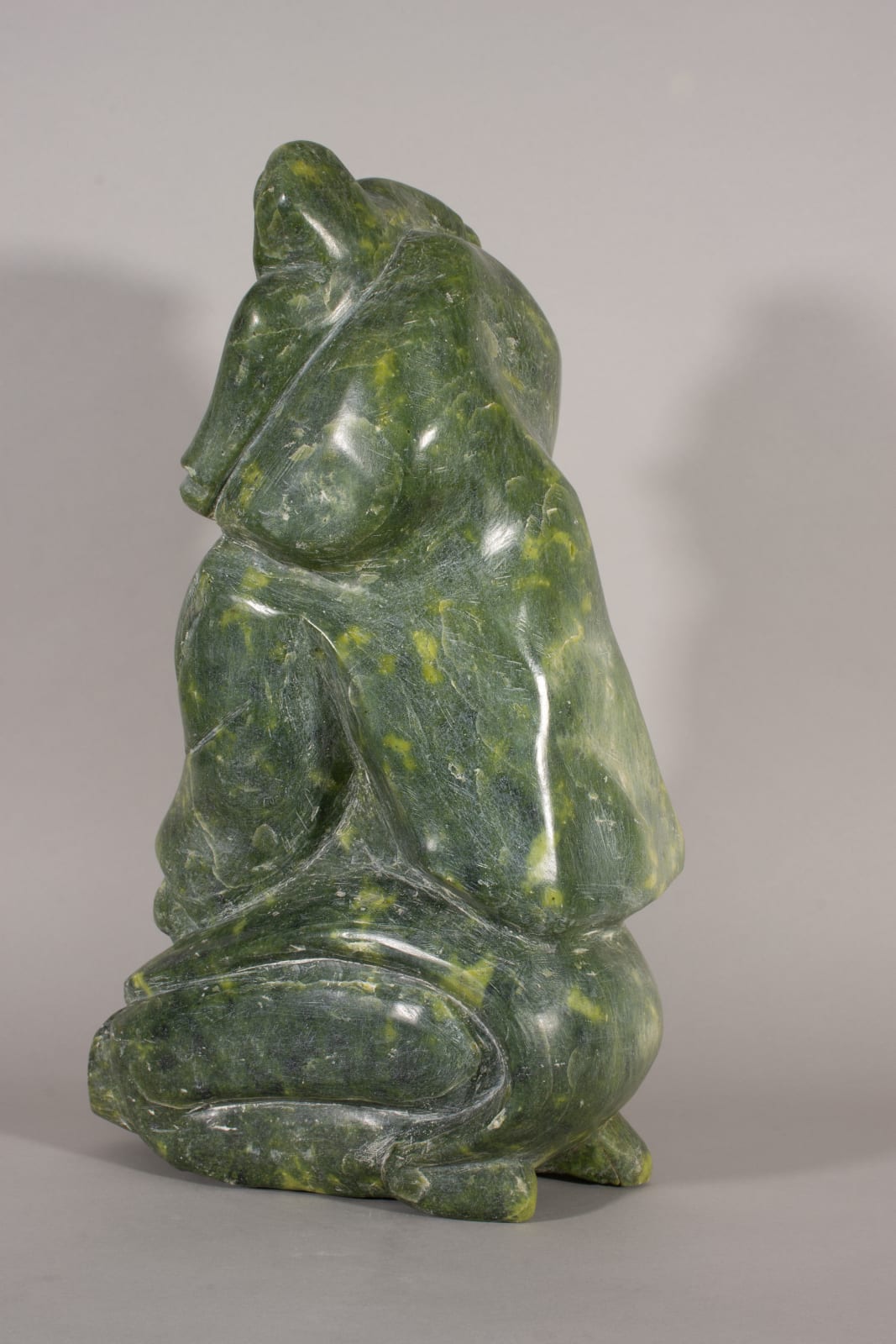 Osuitok Ipeelee, Kneeling Mother & Child / Mère et enfant à genoux, ca. 1975