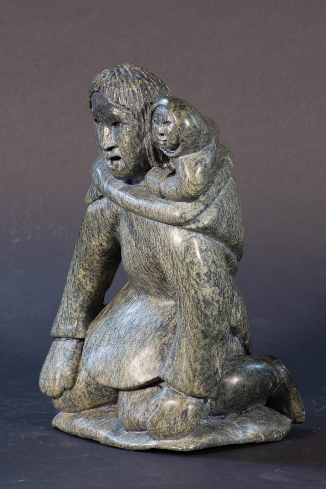 Kiugak Ashoona, Mother & Child / mere et enfant, ca. 2000