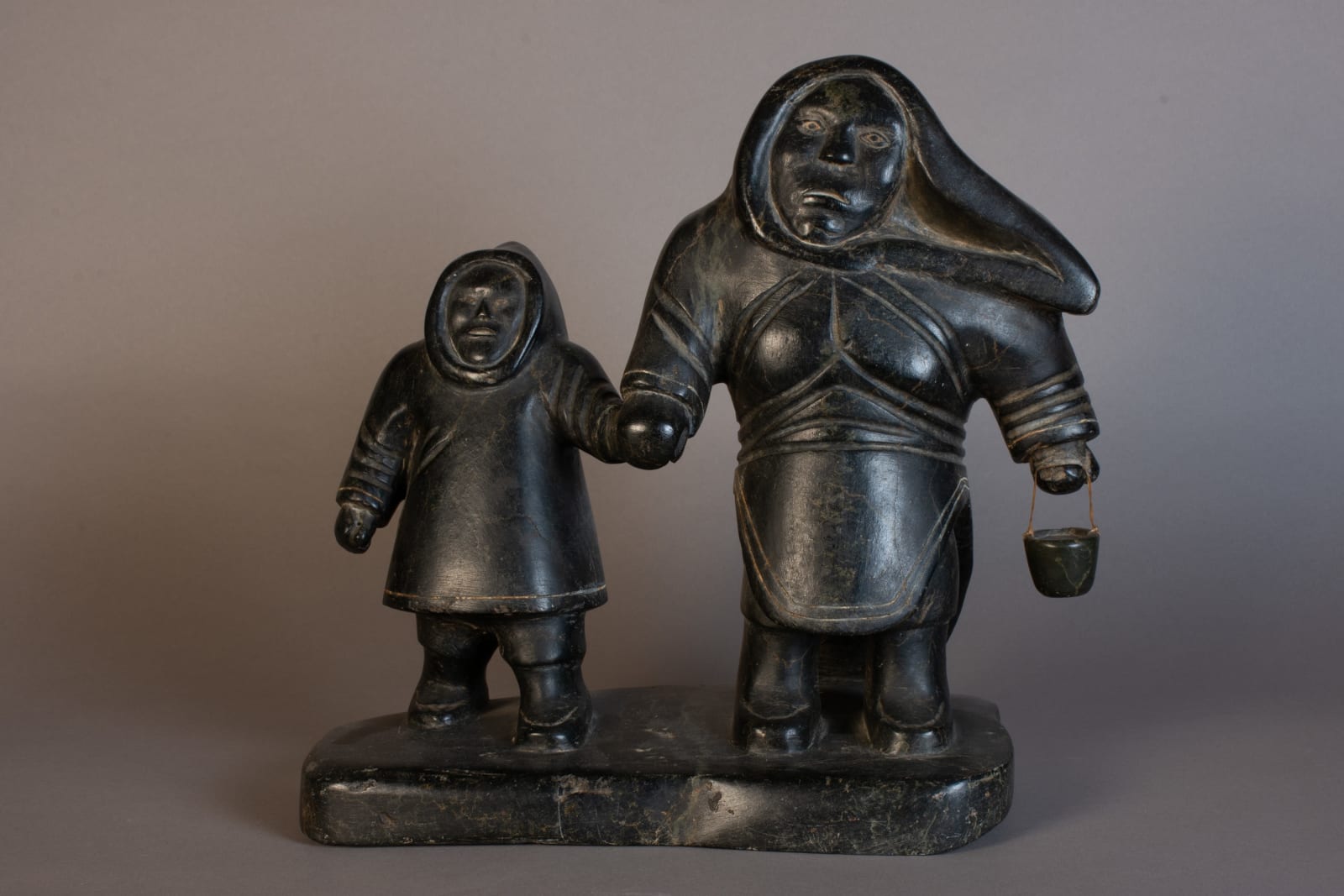 Unidentified / non-identifié, Woman & Child with Water Bucket / femme et enfant avec sceau d'eau, ca. 1958