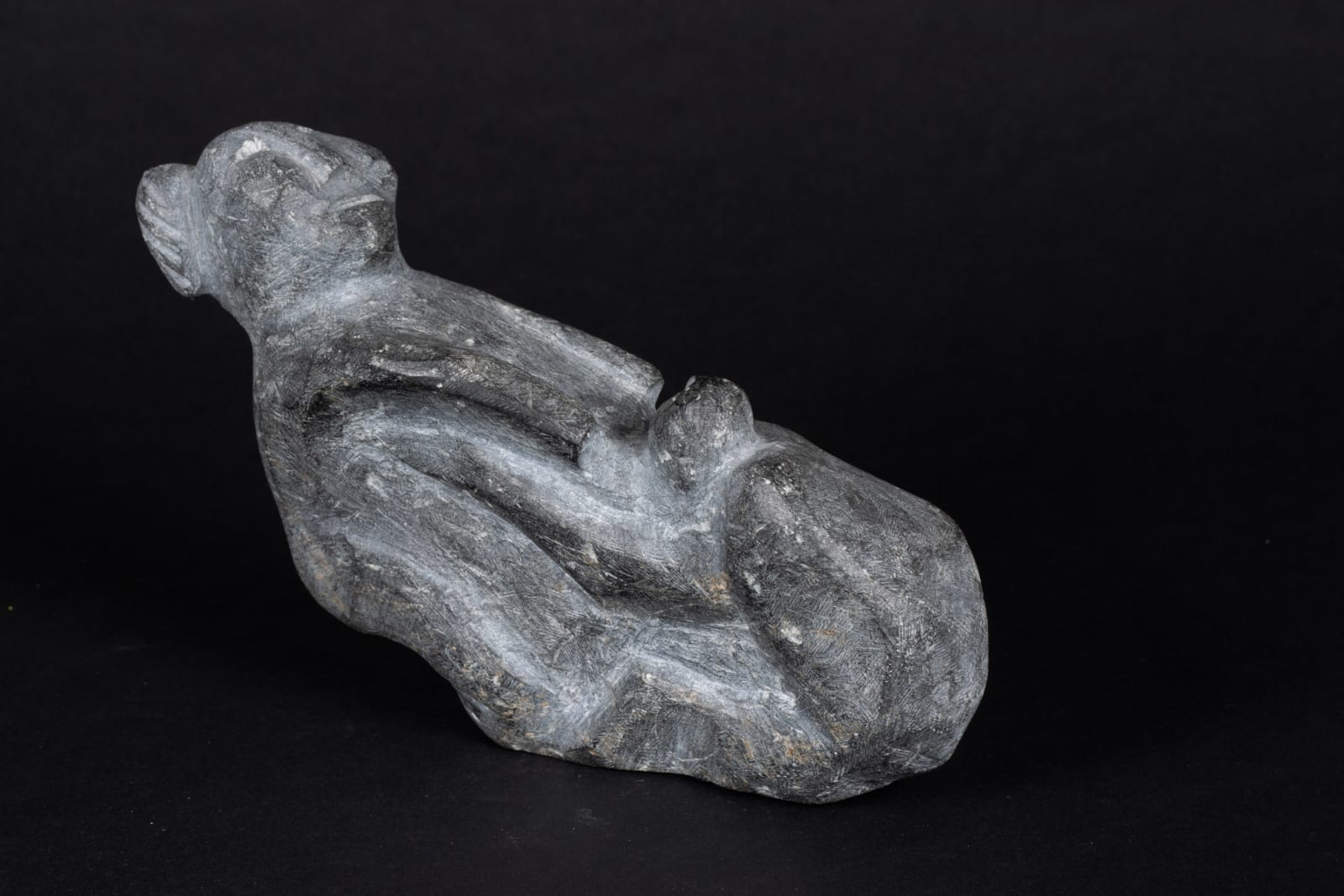 Elizabeth Nutaraaluk Aulatjut, Mother & Child / mere et enfant, ca. 1985