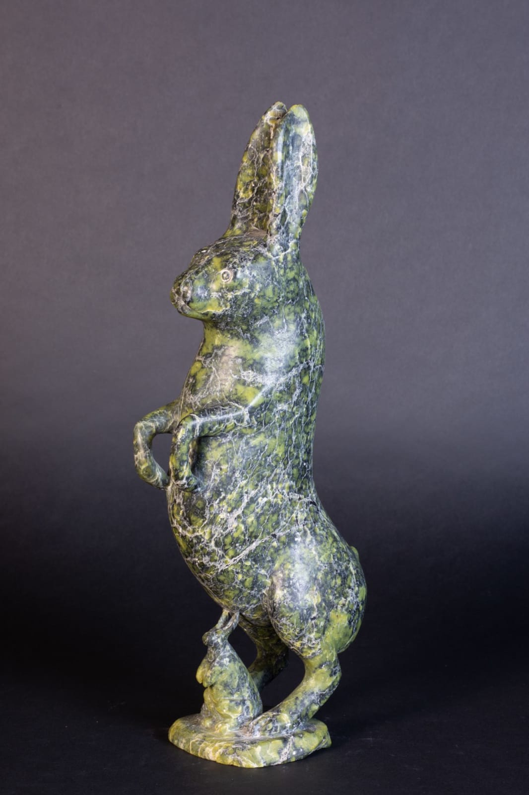 Osuitok Ipeelee, Arctic Hare & Leveret / Lièvre arctique et levraut, ca. 1990