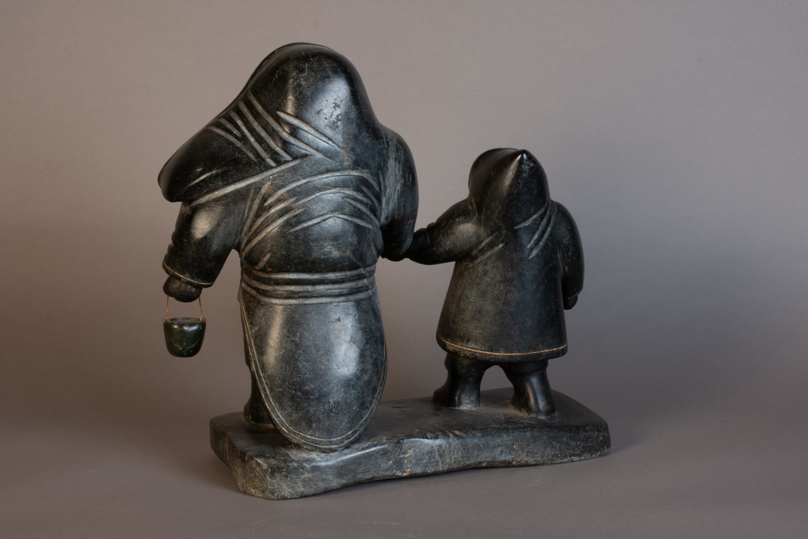 Unidentified / non-identifié, Woman & Child with Water Bucket / femme et enfant avec sceau d'eau, ca. 1958