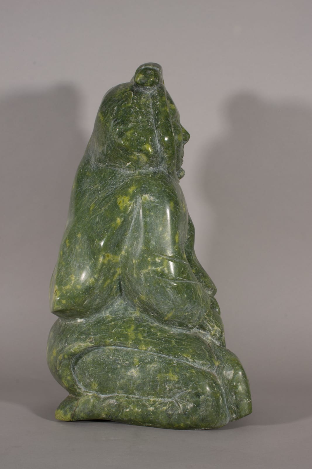 Osuitok Ipeelee, Kneeling Mother & Child / Mère et enfant à genoux, ca. 1975