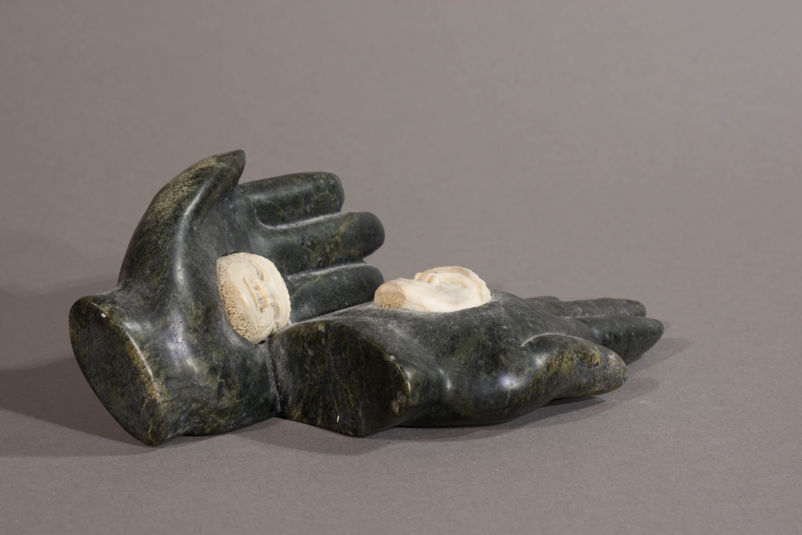 Samonie Toonoo, Hands With Faces / mains avec visages, ca. 2010