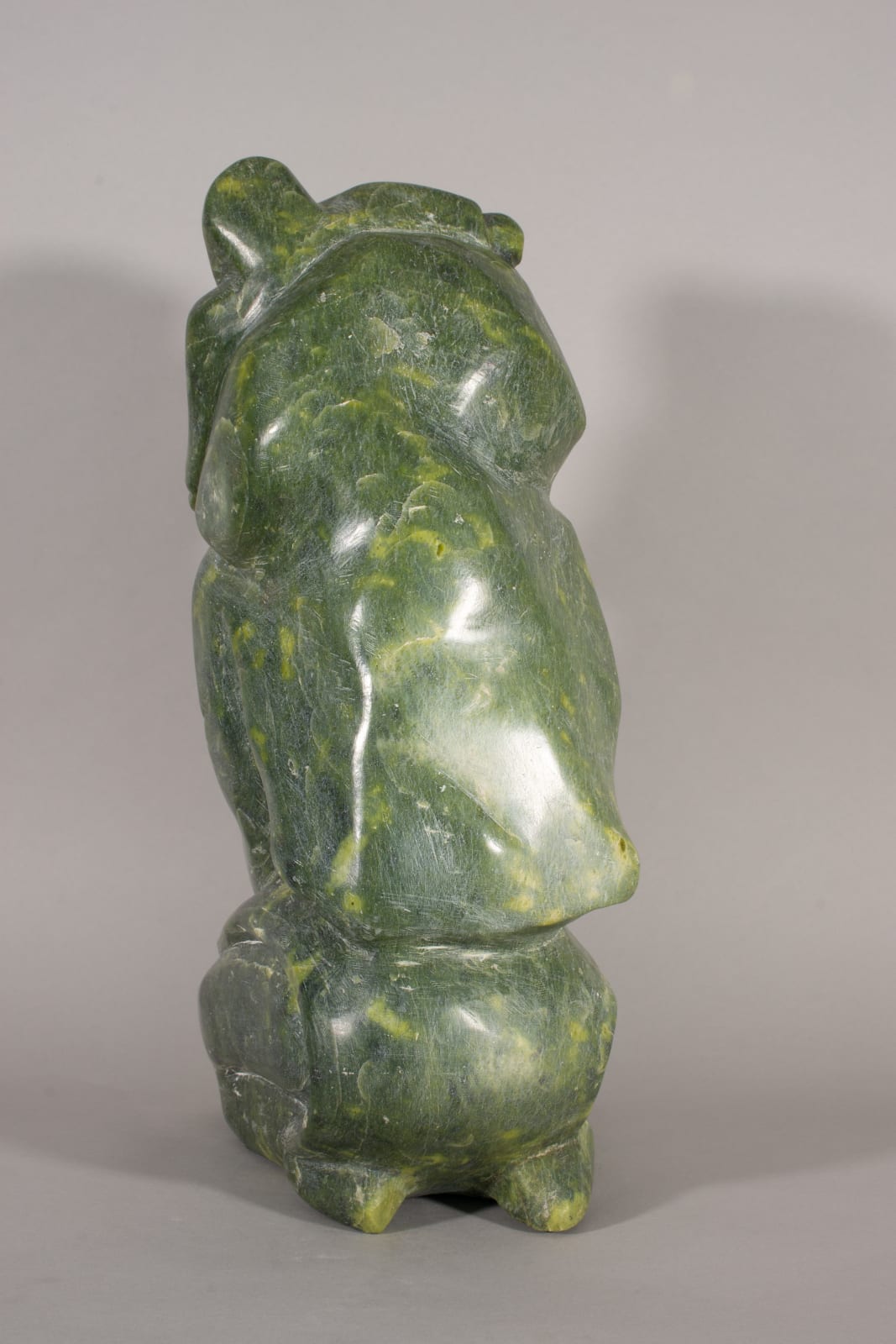 Osuitok Ipeelee, Kneeling Mother & Child / Mère et enfant à genoux, ca. 1975
