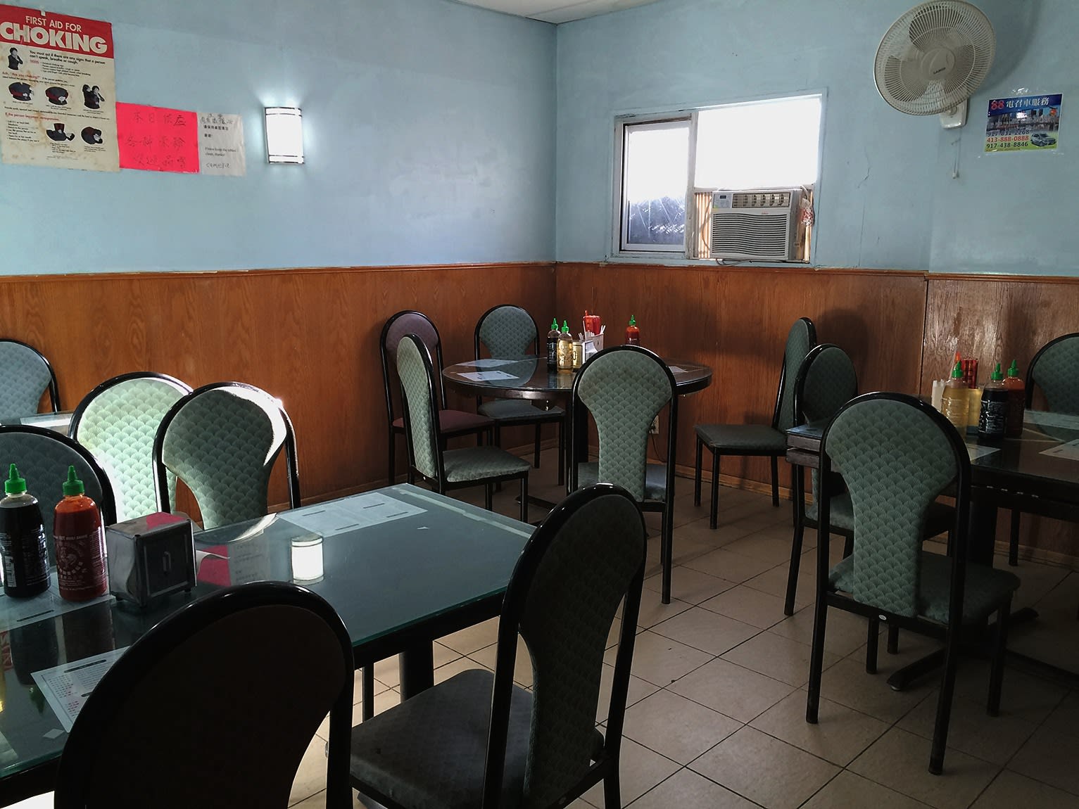 Arash Fayez, Empty Chinese restaurant, 2016