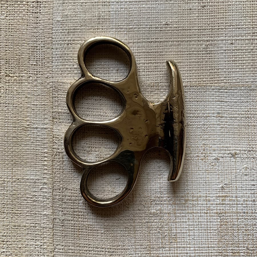 Knuckle duster,