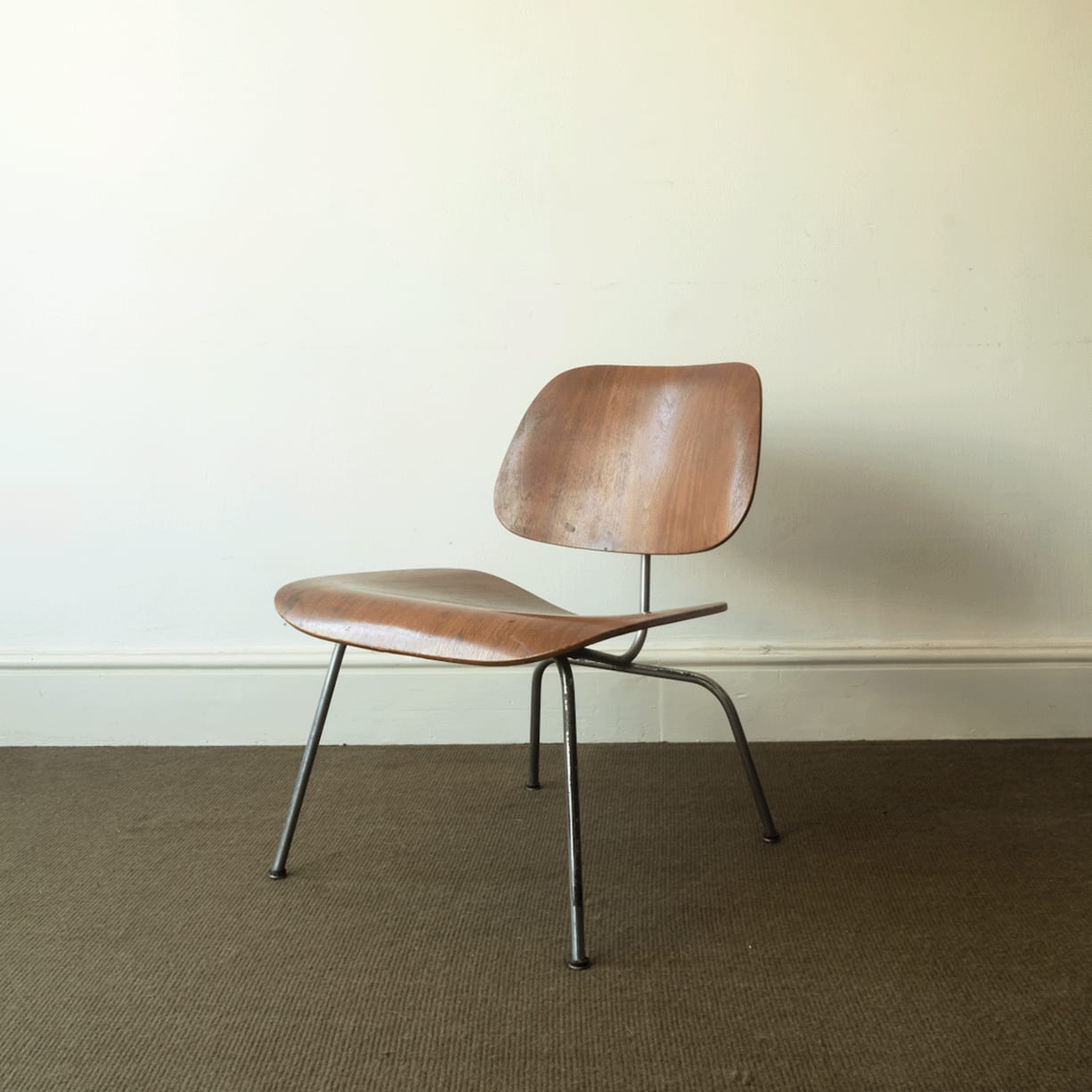 Eames LCM,