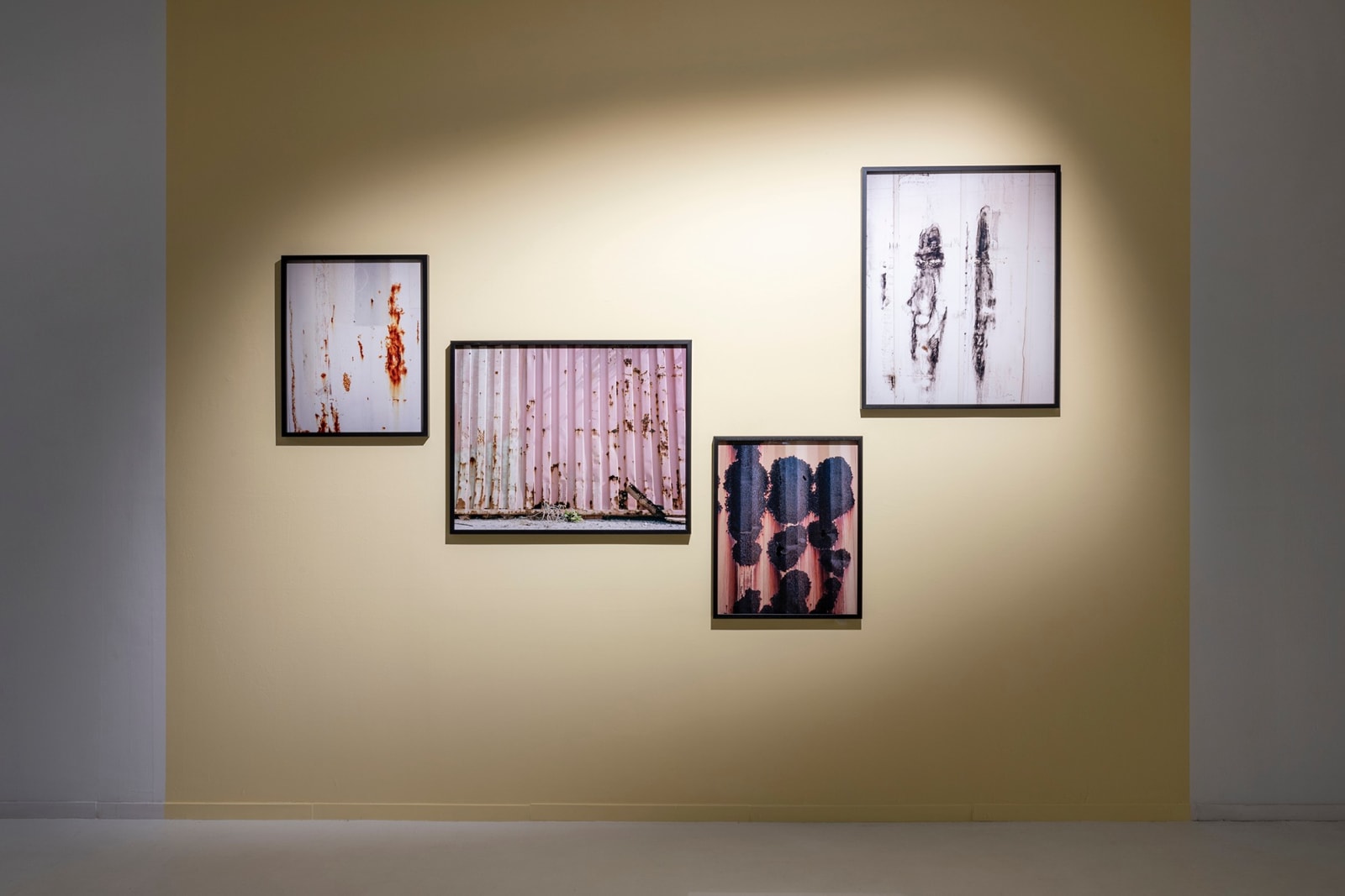 Bouchra Khalili, Wet Feet. Broken container. Fig 10. Hors serie, 2012