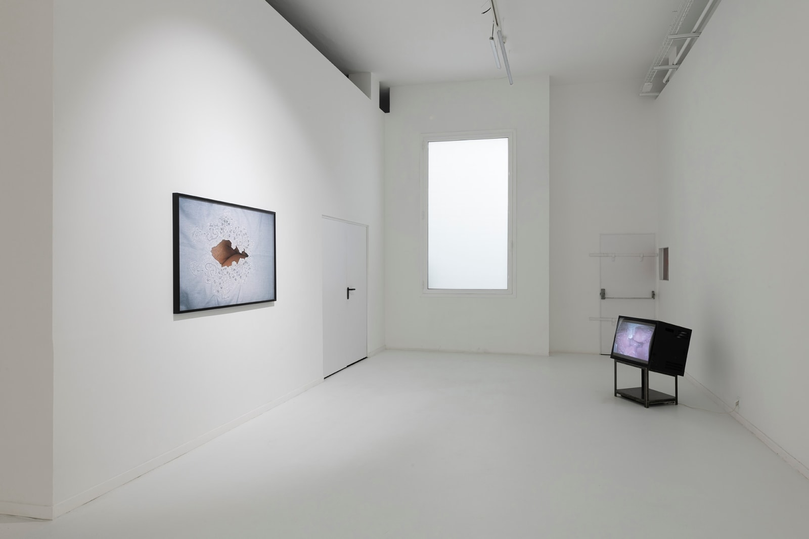 Regina José Galindo, Esperando al príncipe azul, 1999