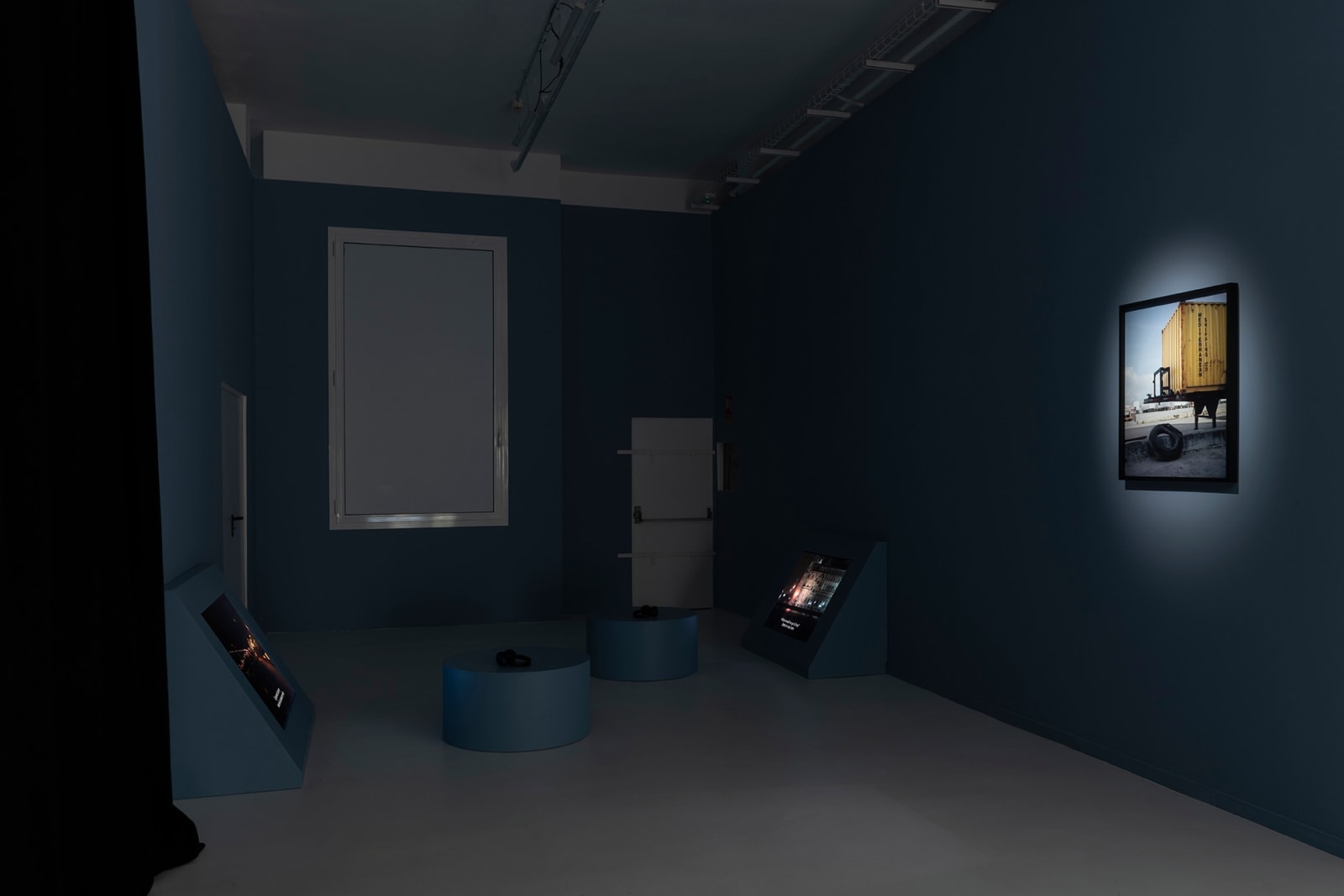 Bouchra Khalili, Wet Feet. Broken container. Fig 12. Hors serie, 2012