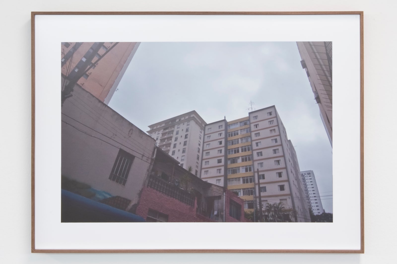 Luz Broto, Detenerse en los Tejados, 2014