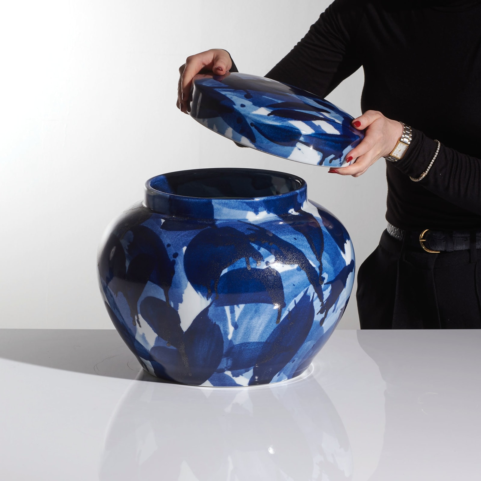 Felicity Aylieff, A Blue & White Lidded Vase, 2022