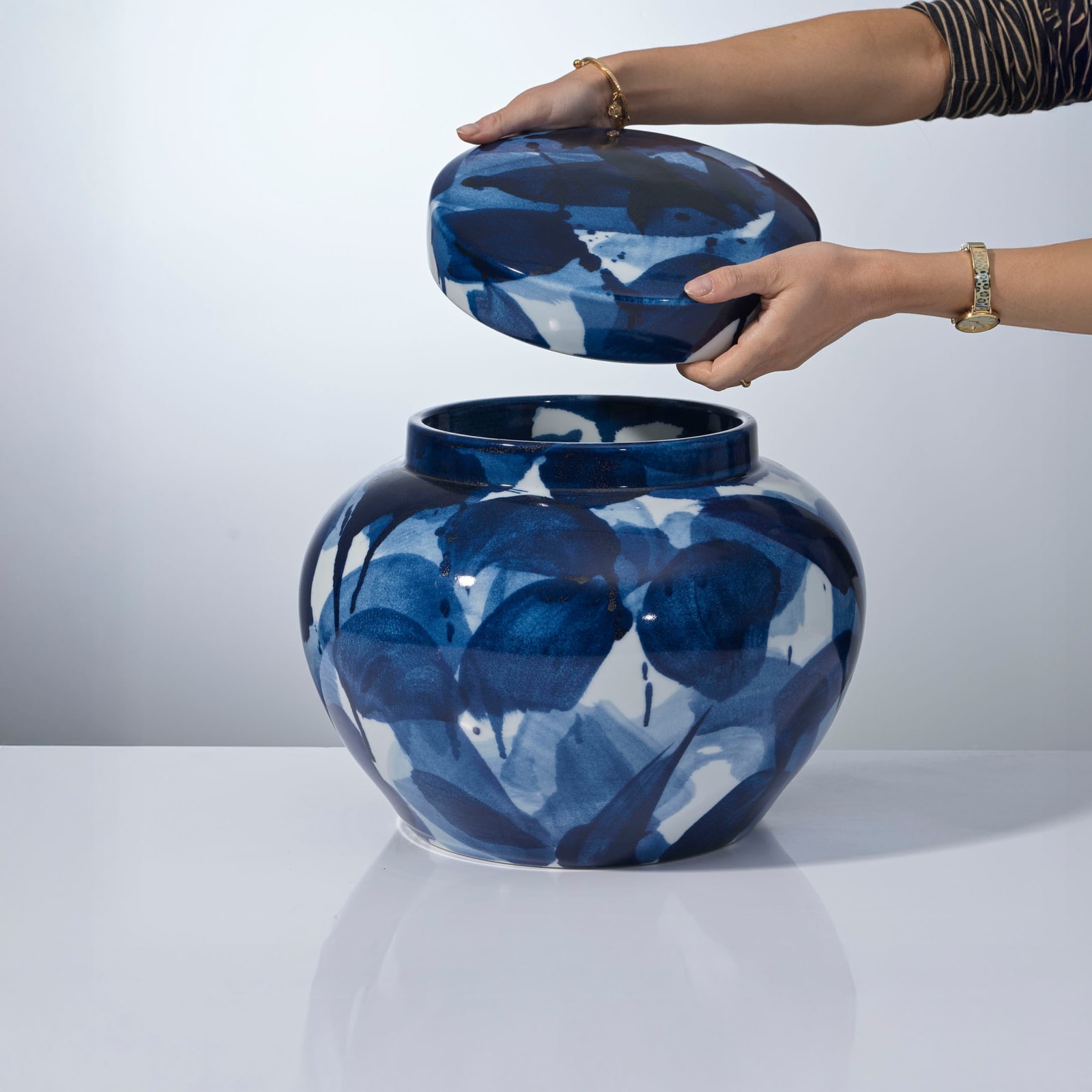 Felicity Aylieff, Blue & White Lidded Vase, 2023