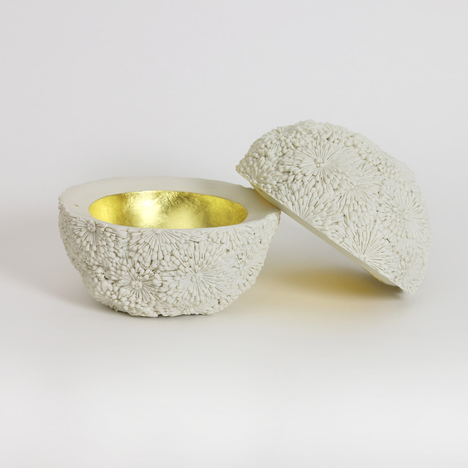 Hitomi Hosono, A Chrysanthemum Round Box, 2016