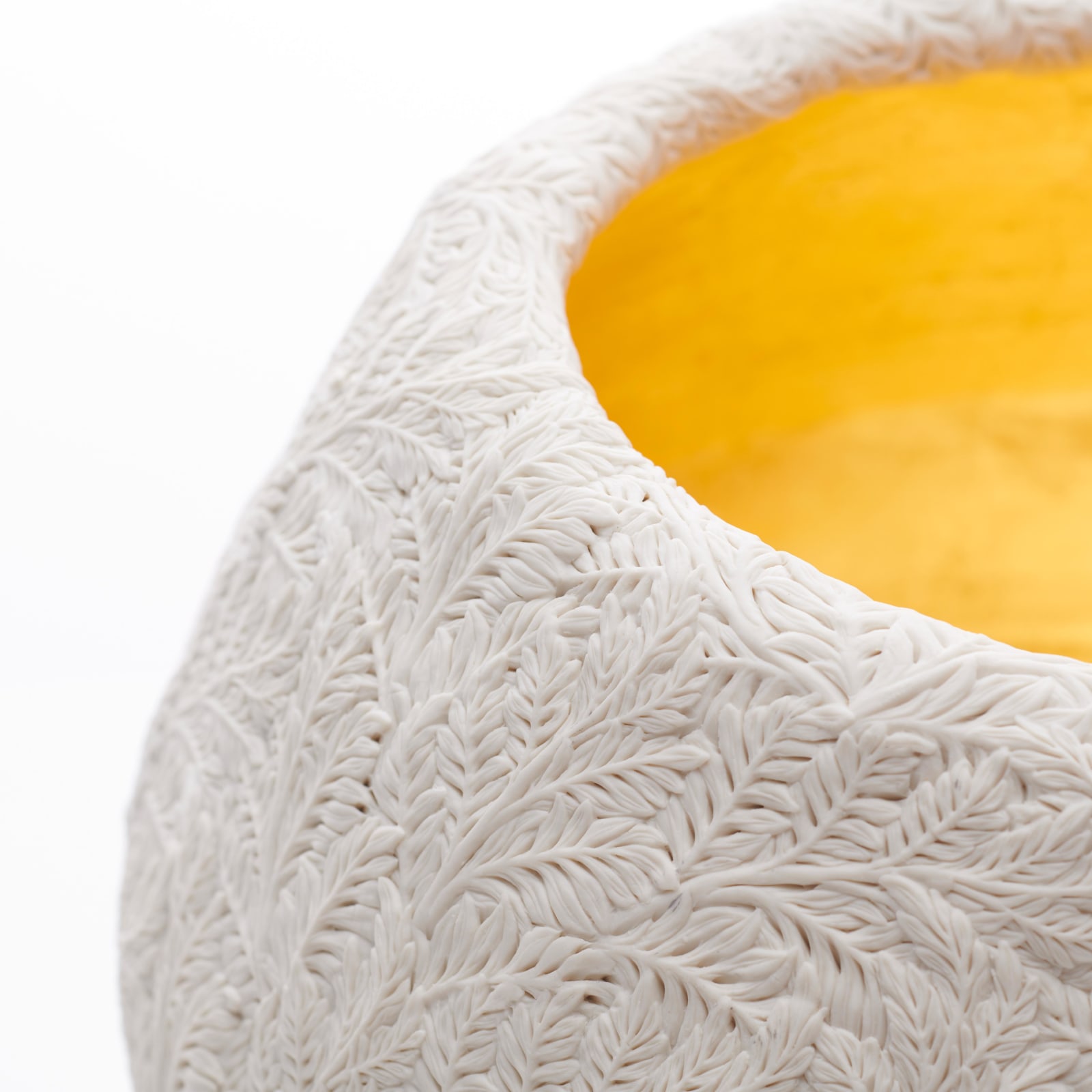 Hitomi Hosono, A Very Large Feather Leaves Bowl, 2019