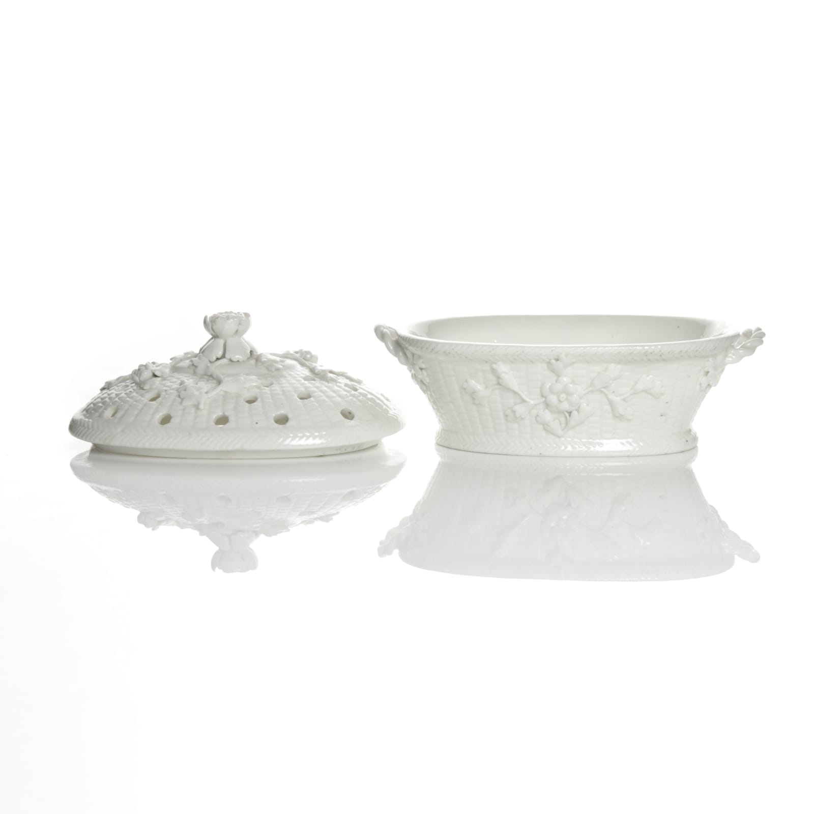 Sceaux Porcelain, A Sceaux Porcelain Potpourri Bowl & Cover, circa 1750-60