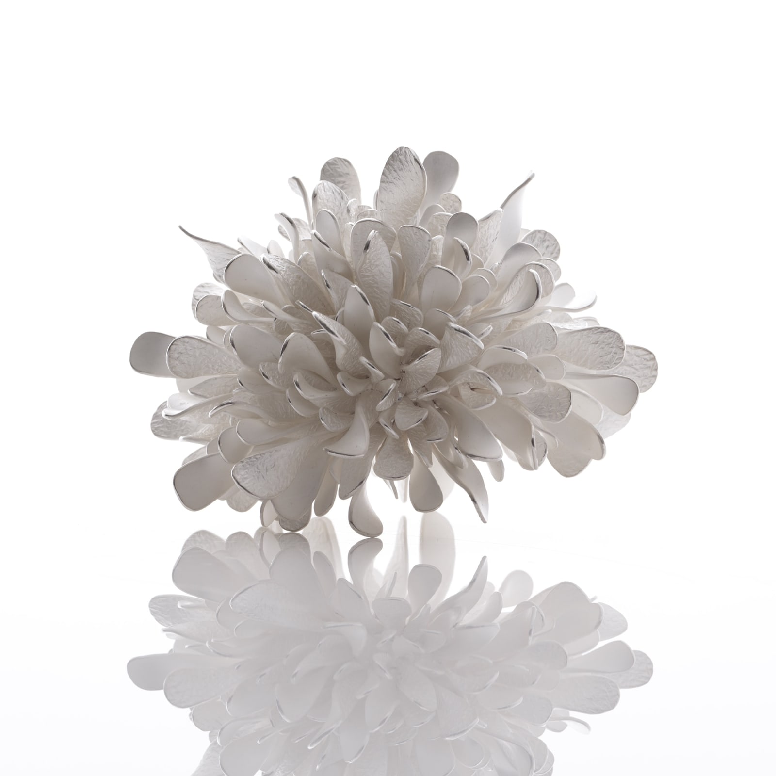 Junko Mori, Silver Organism, Twisted Leaf, 2025