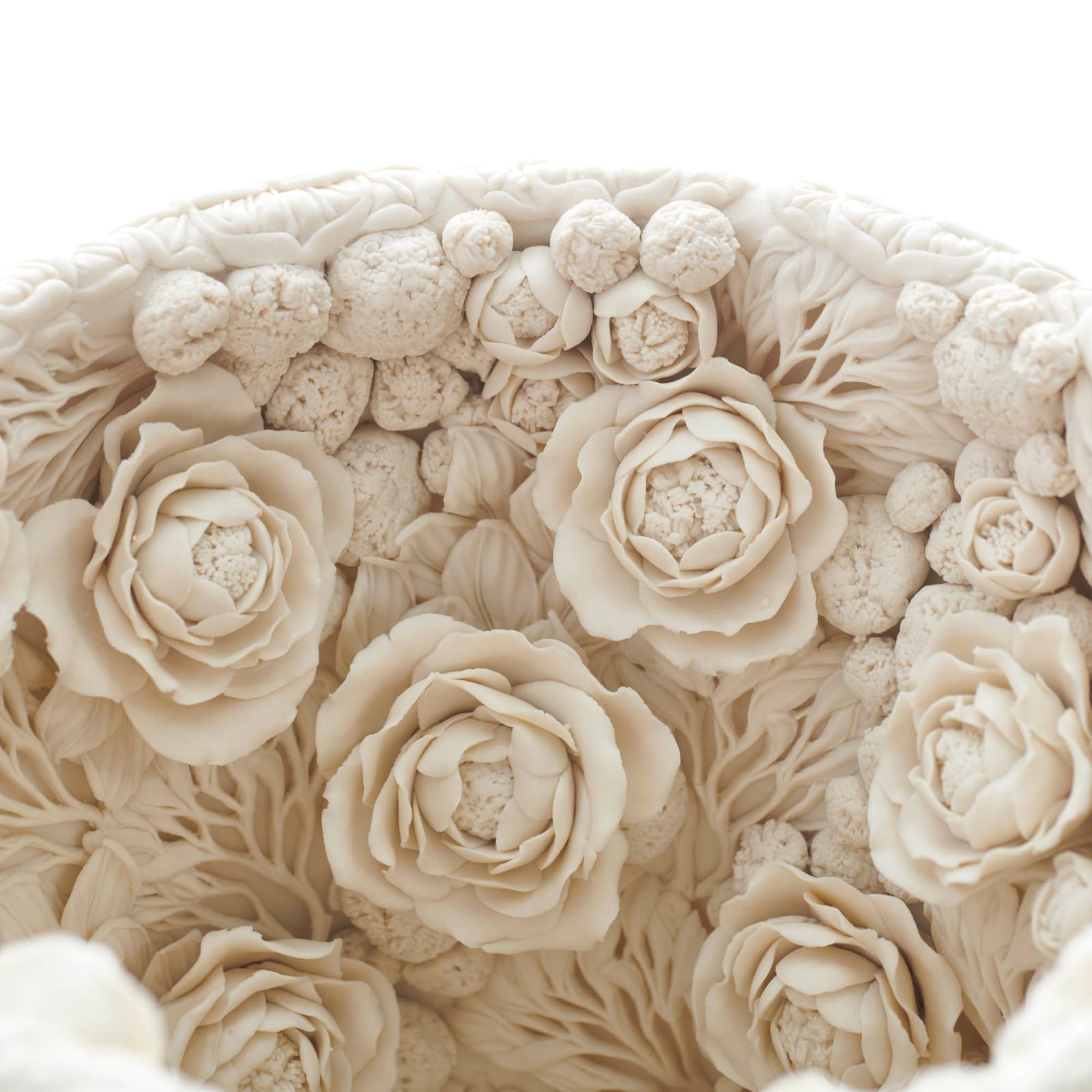 Hitomi Hosono, A Camellia and Komorebi Vase, 2023