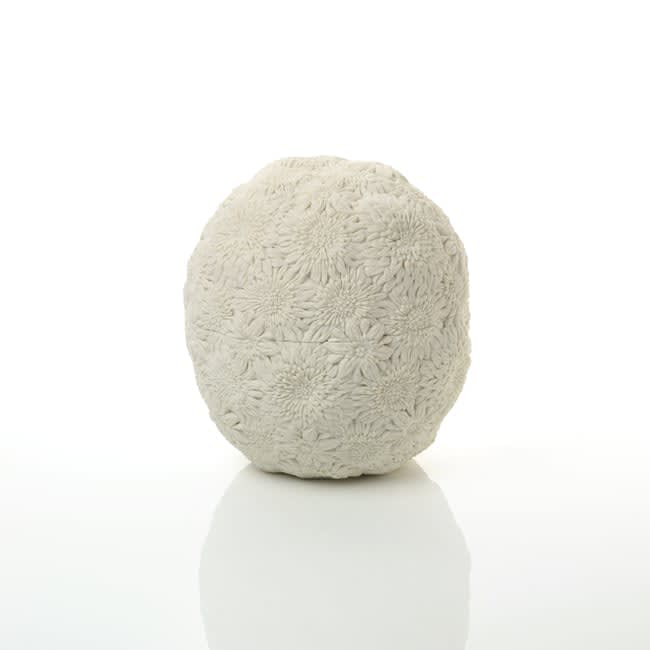 Hitomi Hosono, A Round Flower Box, 2019